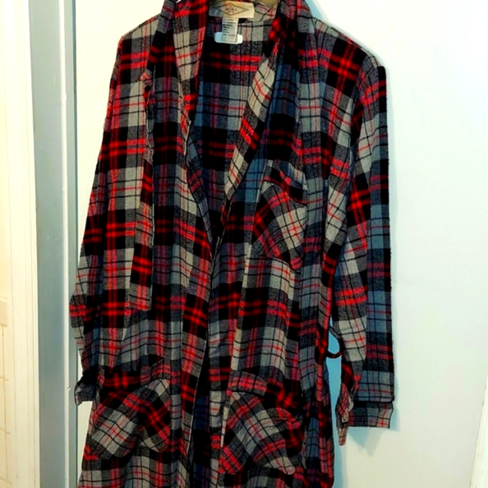 MenThree Pocket Flannel Bathrobe with belt. M